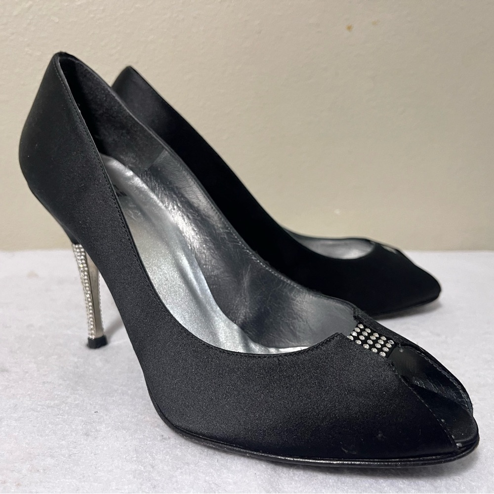 Stuart Weitzman Black Women's Studded Rhinestone High Heel Size 9.5M Cw98021